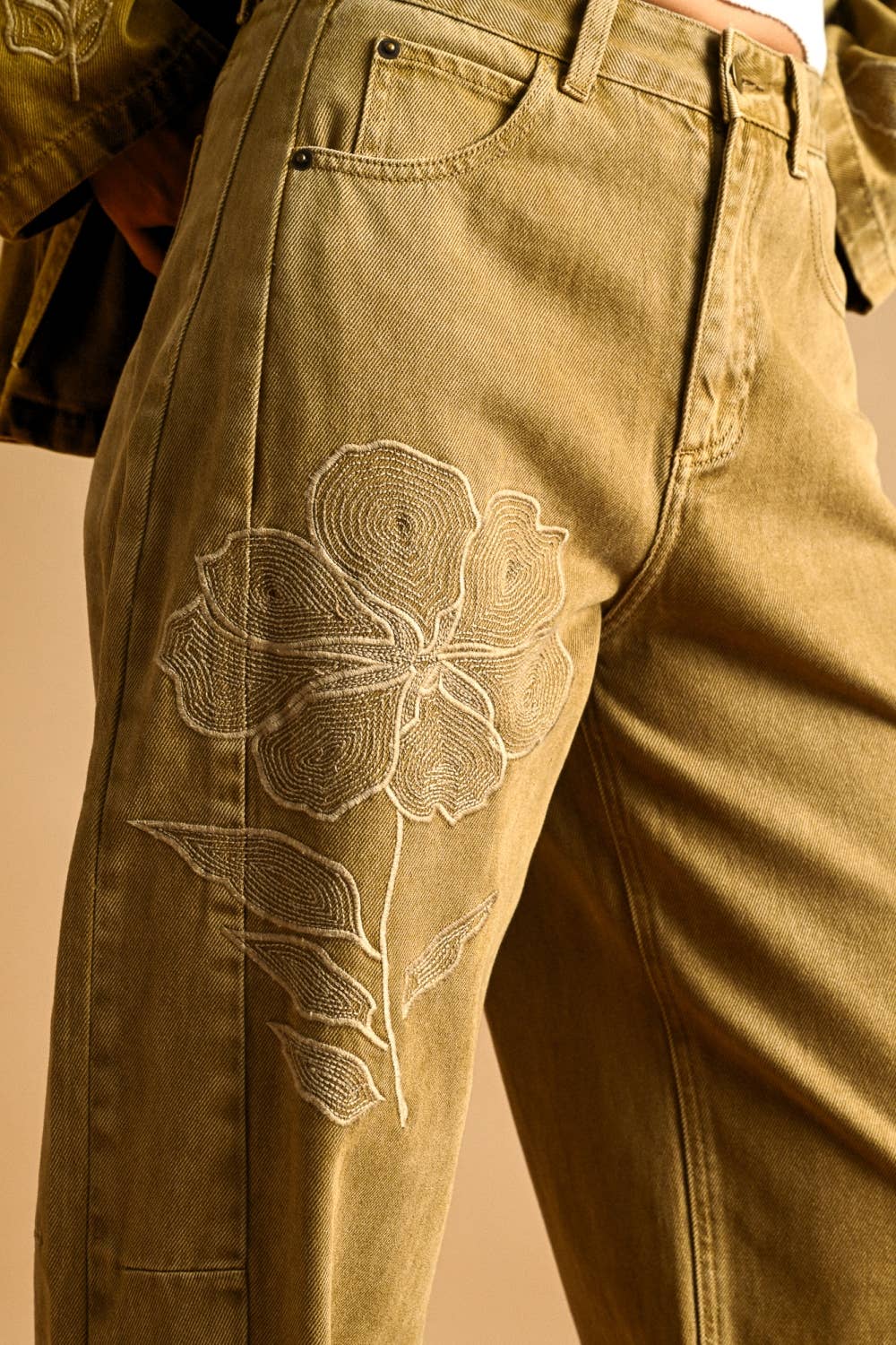 Ella Embroidered Barrel Jeans