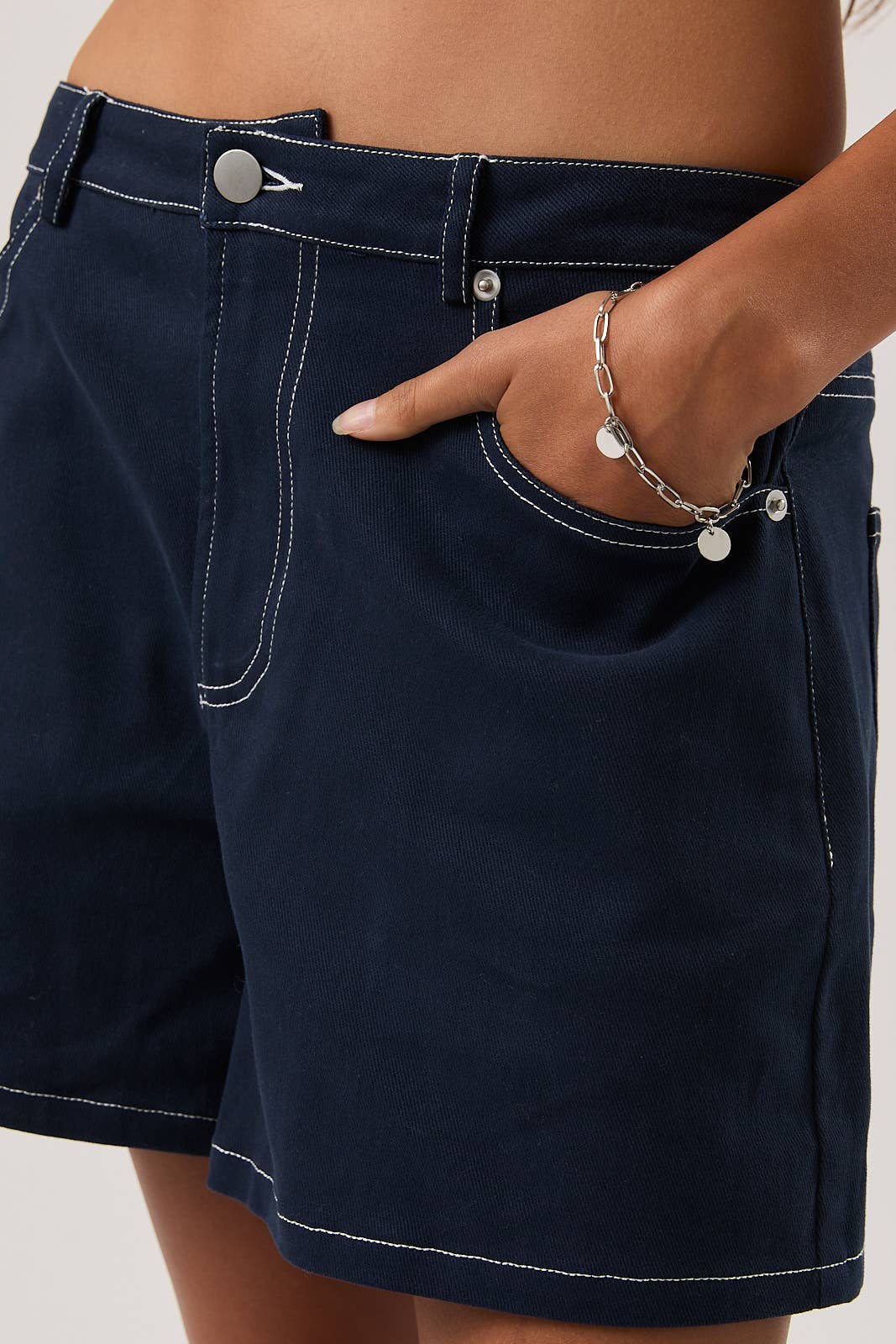 MID RISE CONTRAST STITCH OVERSIZED SHORTS